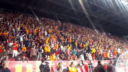 Galatasaray taraftarı, Abdi İpekçi&#39;yi İzmir Marşı ile inletti!