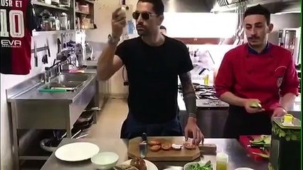 İtalyan yıldız Boriello, Nusret&#39;in &#39;tuzlama&#39;sıyla meydan okudu: Sen de var mısın?