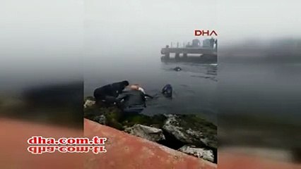 Belediye başkanı, fenalaşan dalgıcı denize atlayıp kurtardı