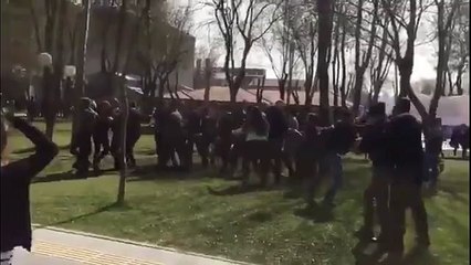 Bilgi Üniversitesi&#39;nde 8 Mart standı açan kadın öğrencilere tekbirli saldırı kamerada