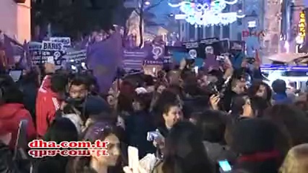 15. İstanbul Feminist Gece Yürüyüşü'nde binlerce kadın İstiklal Caddesi'nde yürüdü