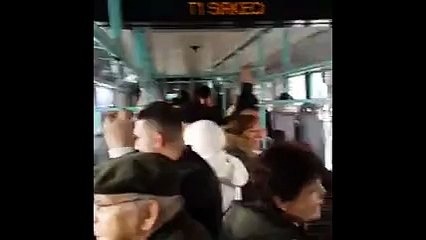 Sirkeci'de tramvay yoldan çıktı