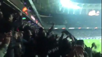 Beşiktaşlılar Olympiakos zaferini &#39;Sirtaki&#39; ile kutladı