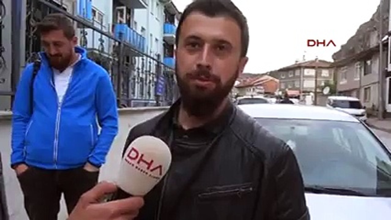 Taksisine binen telefon dolandırıcısını karakola götürüp teslim etti