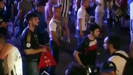 İtalya&#39;da Juventus taraftarı havai fişekleri bomba sandı, 200 yaralı!