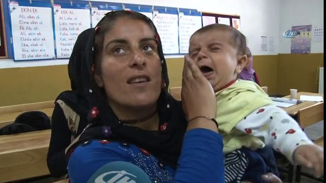 Kucaklarında Bebekleri İle Okuma Yazma Öğreniyorlar