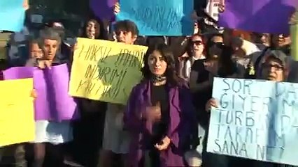 Darp edilen şortlu kadına destek eylemi