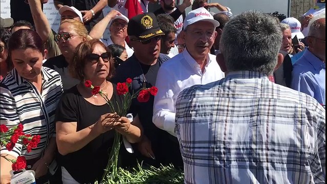 Kılıçdaroğlu, 'Adalet Yürüyüşü'ne katılanlarla bayramlaştı