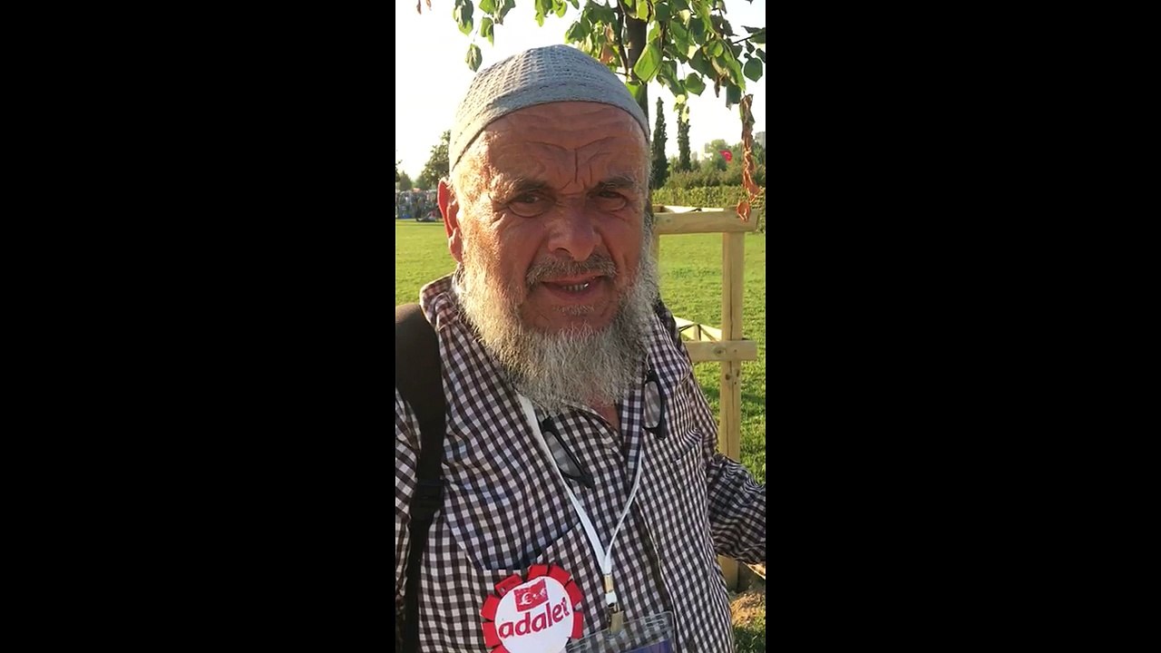 Kılıçdaroğlu'nun yüz binlerin önünde selamladığı Rizeli Veysel Amca: Miting çok süper oldu!