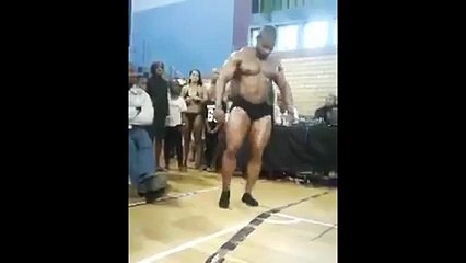 Ters takla atarken boynunu kırdı