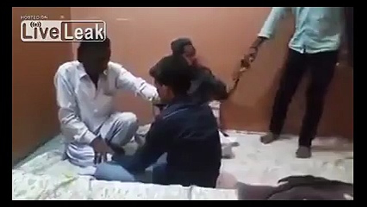 'Şeytan çıkarma' ayininde, kötü ruh yan...