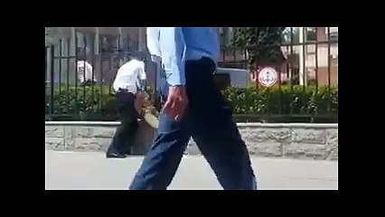 Özel güvenlik, Nuriye Gülmen ve Semih Özakça&#39;ya destek eylemi yapan Nazife Onay’ın boğazını sıktı