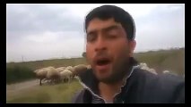 'Nazende Sevdiğim'i söyleyen Azeri çoban sesiyle dikkat çekti