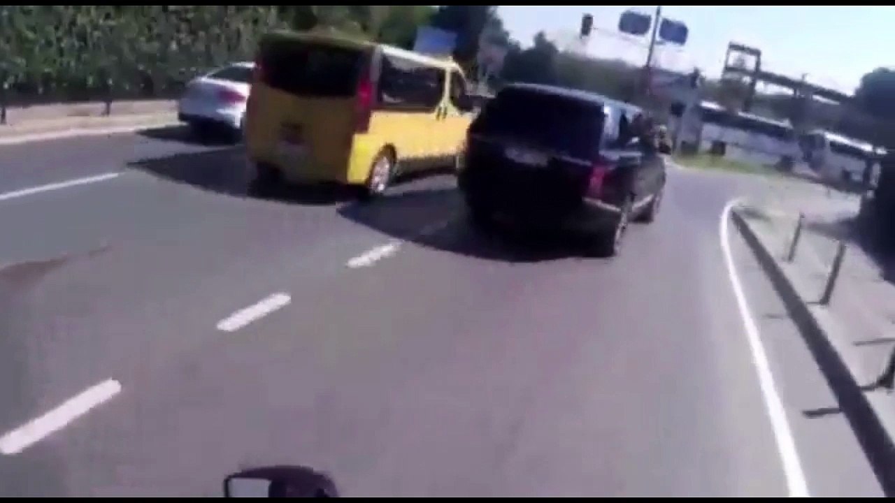 İşte trafikte kavga eden Fenerbahçe Başkanı Aziz Yıldırım'ın görüntüleri