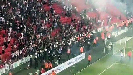 Süper Kupa'da Beşiktaş ve Konyaspor'un karşılaştığı maçta saha karıştı!