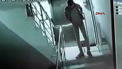 Ayakkabı hırsızı, güvenlik kamerasına yakalandı