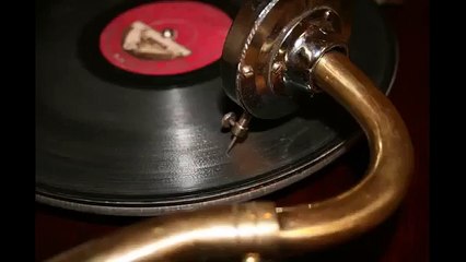 Onuncu Yıl Marşı&#39;nın taş plak kaydını dinlediniz mi?