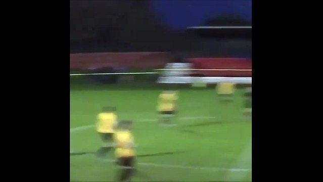 Amatör futbolcu öyle bir gol attı ki...