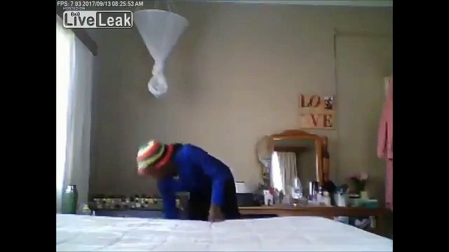 Bakıcı dehşeti gizli kameraya böyle yansıdı!