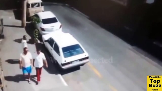 Thief literally gets his feet in the air when caught in robbery