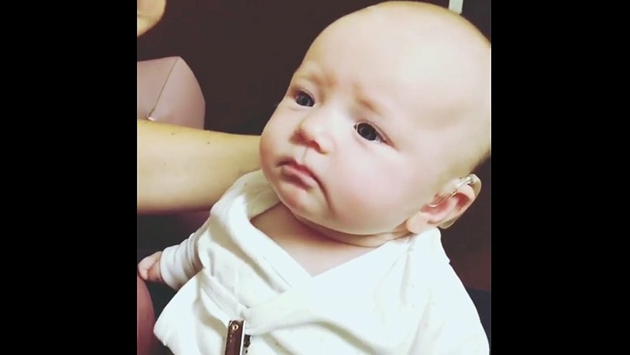 Annesinin sesini ilk kez duyan bebeğin tepkisi...