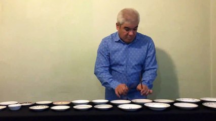 40 yılda topladığı porselen tabaklarla müzik yapıyor