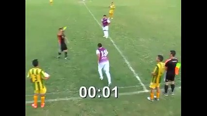 Oyuna girdikten 10 saniye sonra kırmızı kart gördü!