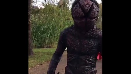 Stranger Things dizisindeki yaratık &#39;Cosplay&#39; ile yeniden canlandırıldı