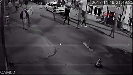 Sakarya&#39;da iki mülteci grup arasında palalı kavga, güvenlik kameralarına yansıdı