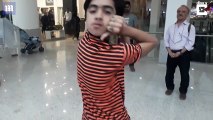 Pakistanlı Muhammed Samee, kafasını 180 derece döndürebiliyor!
