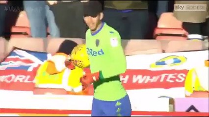 Kaleciye şapka verdi, ödülü kaptı!