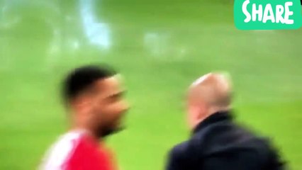 Manchester City takımının teknik direktörü Guardiola, rakip oyuncunun yanına gitti ve...