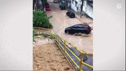 Morro da Piedade fica alagado com chuva forte