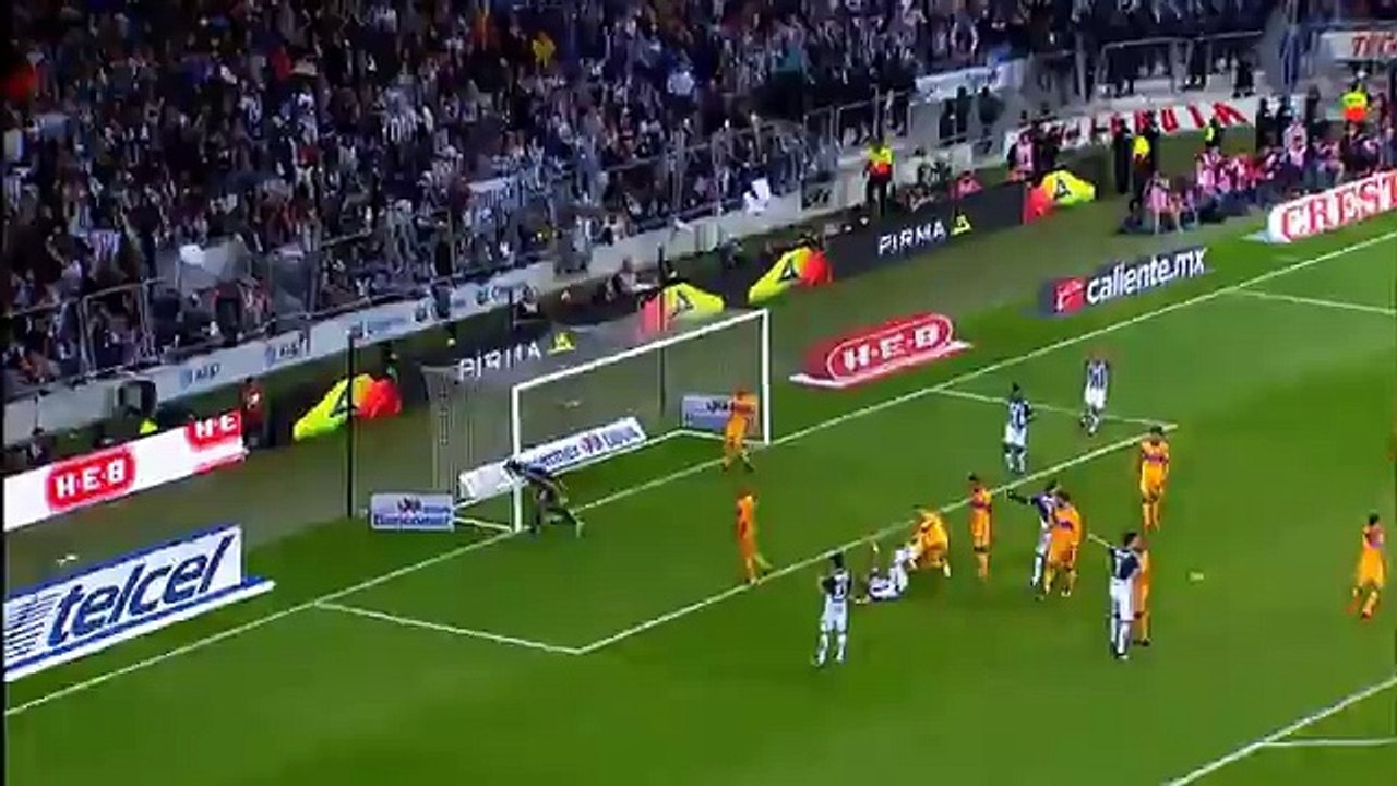 Final maçında haksız penaltı; kaçırdı, dışarı attı!