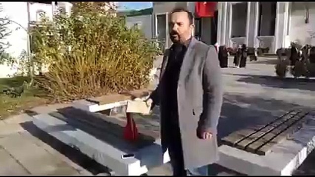 MHP'li belediye meclis üyesi, ABD ve İsrail'e Kudüs protestosunda iPhone'unu kırdı