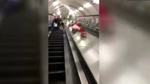 Alkollü taraftar metroya 'uçarak' inmek istedi...