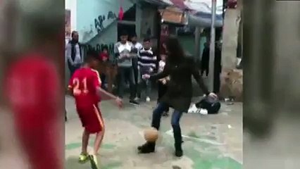 Hırvat manken Nina Moric, futbol oynadı...
