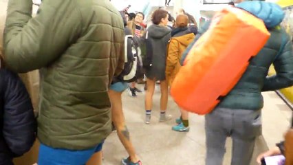 New York’ta başlayan ‘pantolonsuz metro yolculuğu’nun 17'nci yılını kutlandı