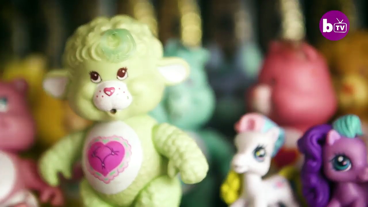 Porselen bebeğe benzemek için 25 bin dolar harcadı