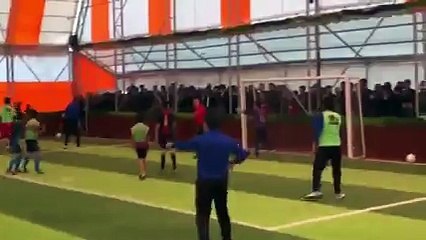 Bakan Osman Aşkın Bak&#39;tan, halı sahada müthiş depar