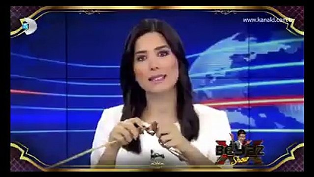 Beyaz Show, spiker Gözde Atasoy'un haber sunarken yaptığı el hareketleriyle ilgili skeç hazırladı