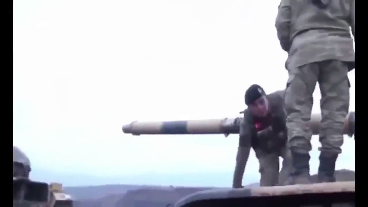 Muhabir: İstikamet neresi? Asker: Kızılelma Muhabir: Ailene ne söylemek istersin?  Asker: Beklemesinler...