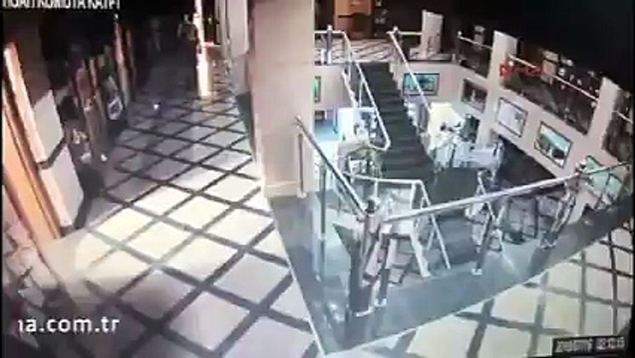 15 Temmuz'dan yeni görüntüler ortaya çıktı; darbeci general Semih Terzi askerler tarafından böyle taşındı!