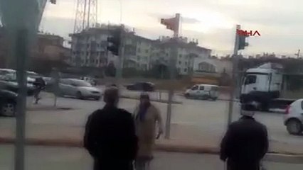 "Neden bana selektör yapıyorsun?" deyip, TIR'la otomobile çarptı: 3 yaralı