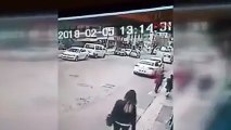 Arabayla takip ettiği kadını taciz edip yerde sürükledi!