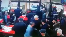 Akhisarspor ve Bursaspor taraftarı arasındaki kavga, güvenlik kamerasına yansıdı