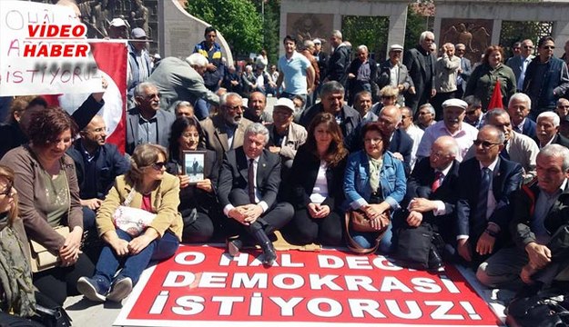 (16 Nisan 2018) CHP OTURDU! CUMHURİYET HALK PARTİSİ OHAL’İN UZATILMASINI PROTESTO ETTİ