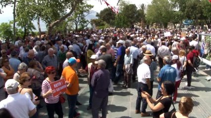 81 ilin CHP Kadın Kolları Başkanları Antalya'da OHAL'i protesto etti