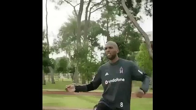 Ryan Babel'in gözü Cenk Tosun'u arıyor!
