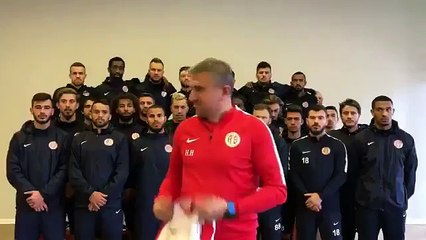 Download Video: Antalyaspor Teknik Direktörü Hamza Hamzaoğlu ve futbolculardan Zeytin Dalı Harekâtı'na destek